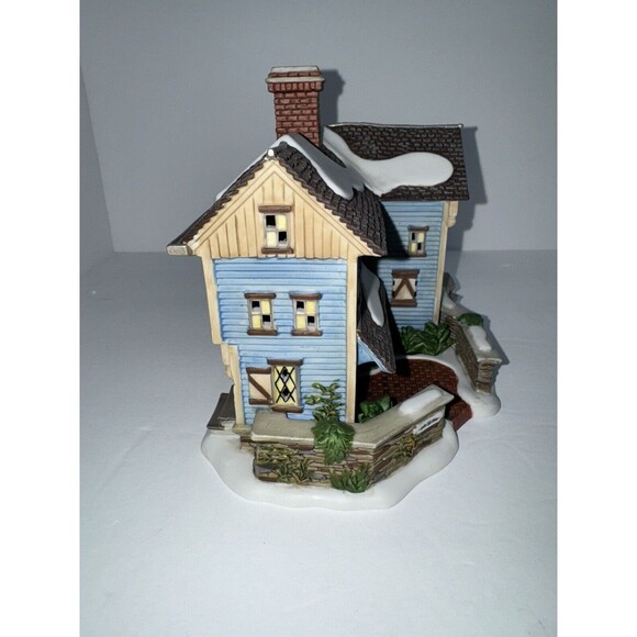 Dept 56 New England Village Series Bennington Manor #57008 Retired - Picture 4 of 13
